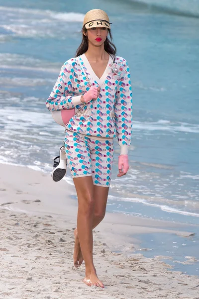 Look 32